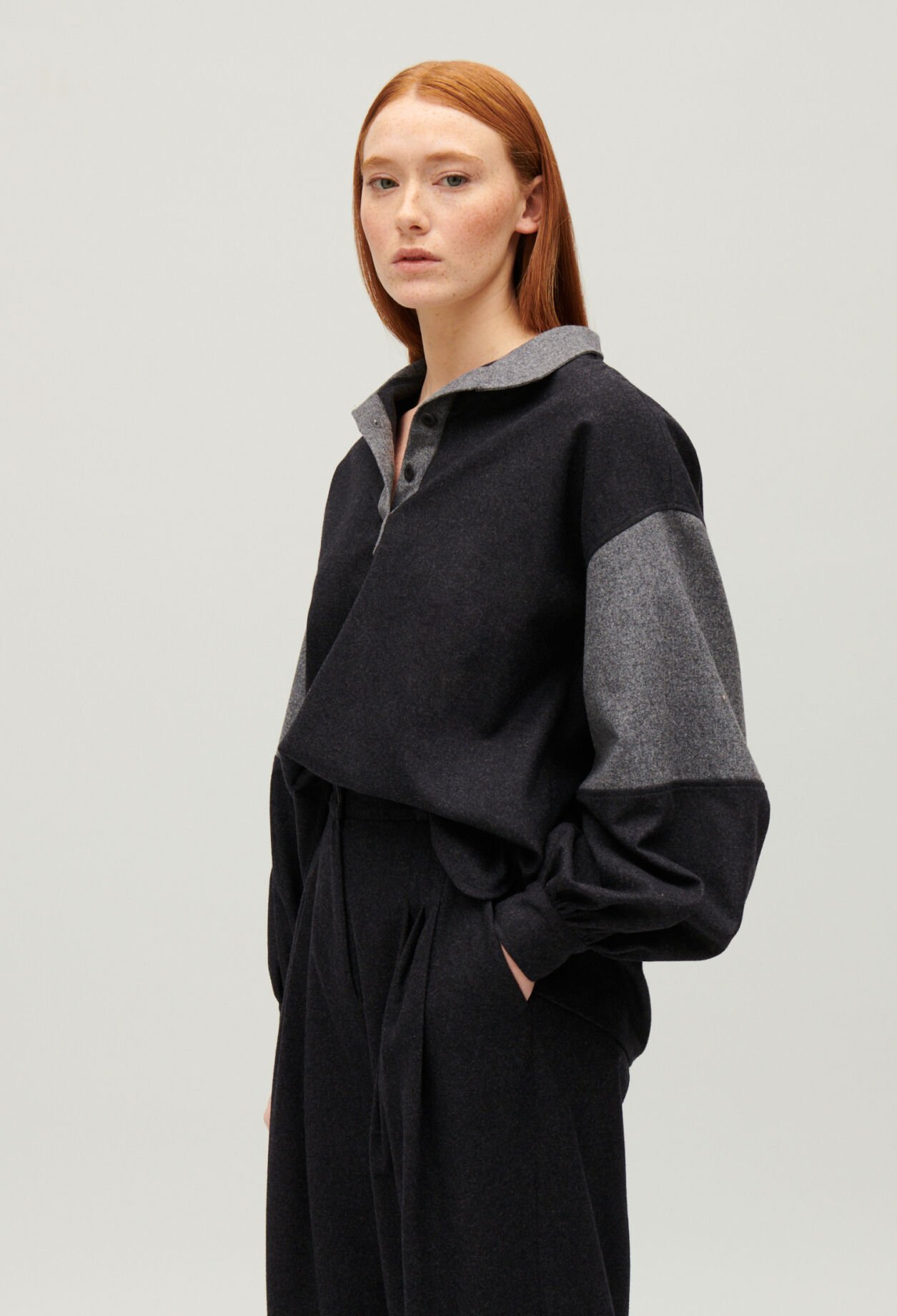 Blouse ample gris foncé