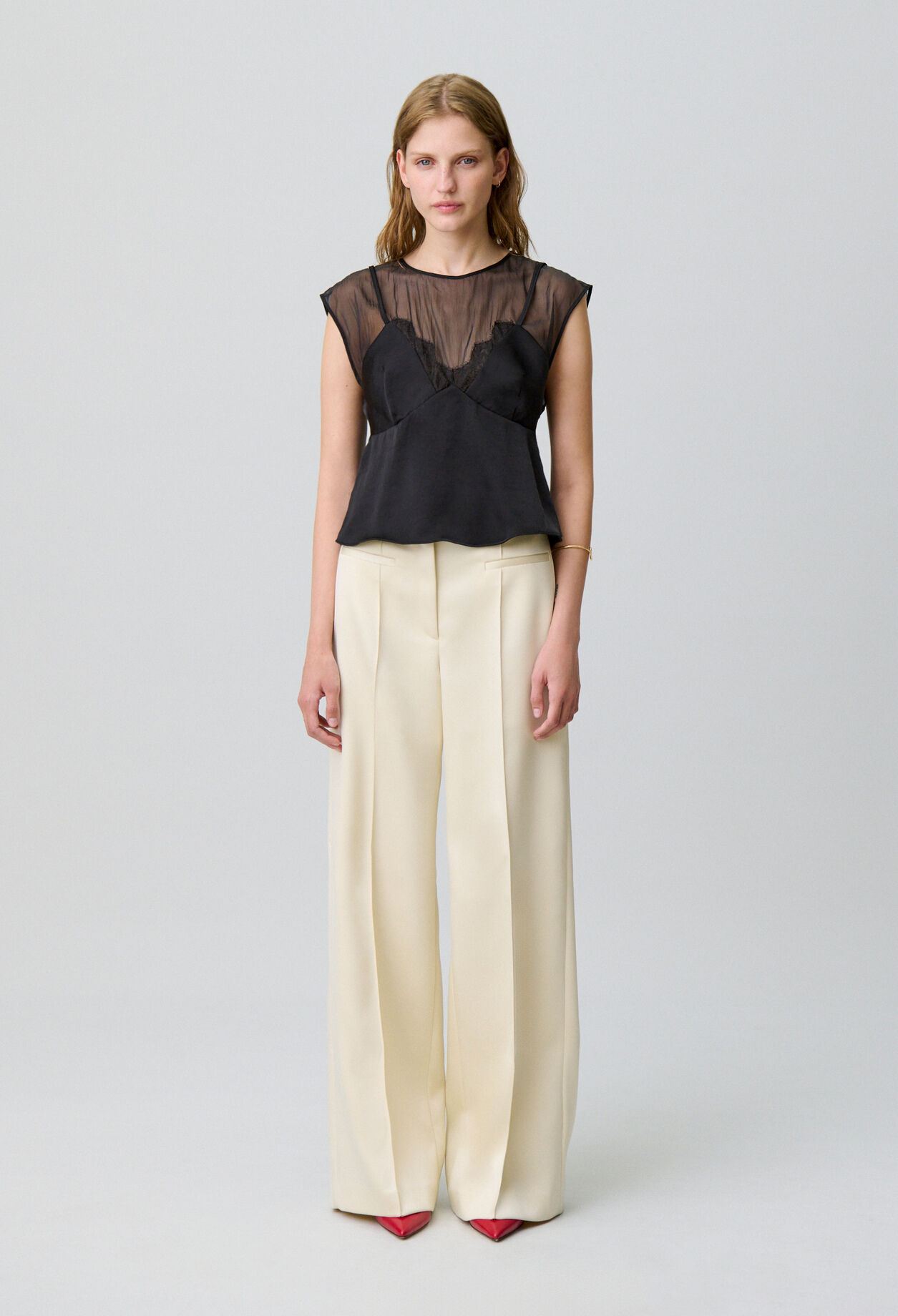 Fluid top with lace details