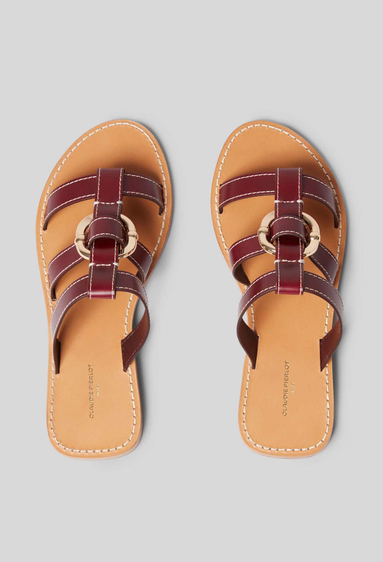 Strappy sandals with ring