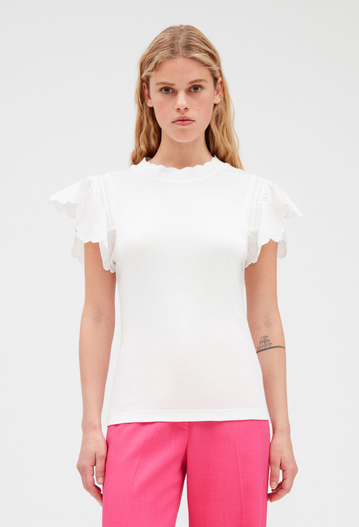 Off-white short-sleeved ruffled top