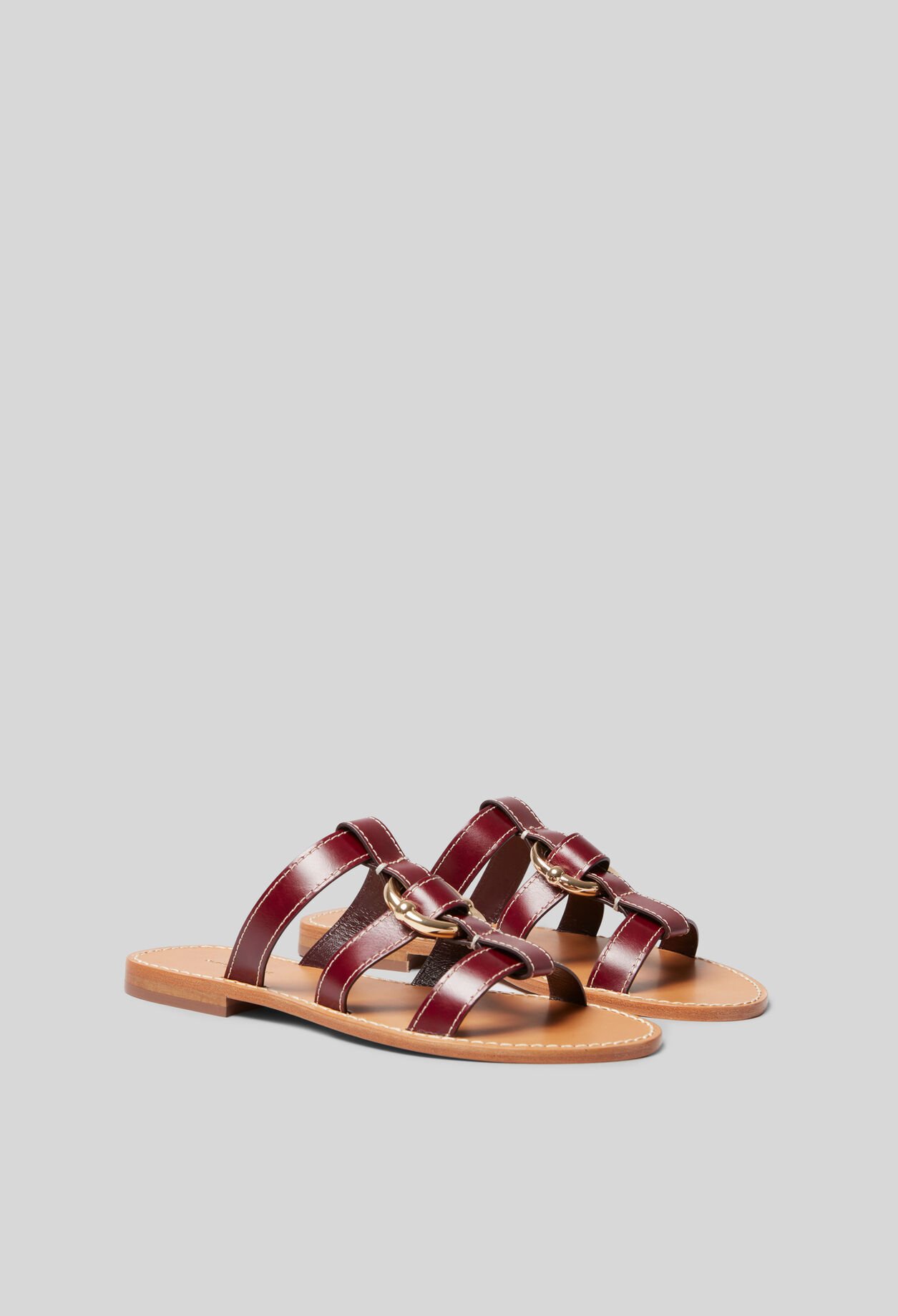 Strappy sandals with ring