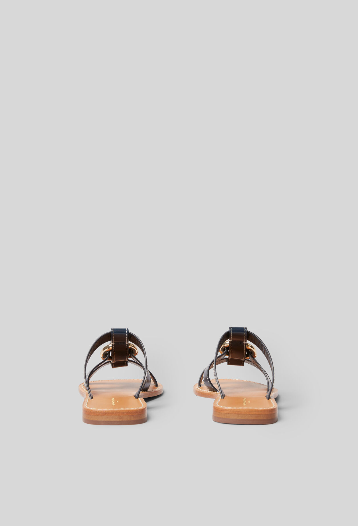 Strappy sandals with ring
