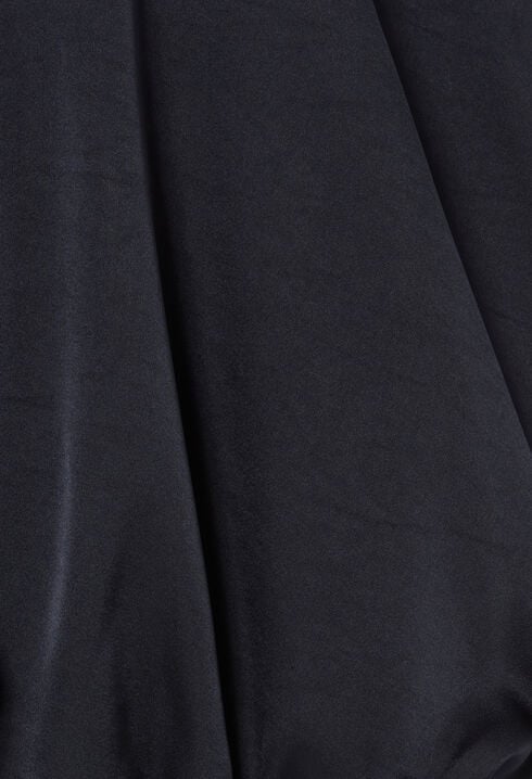 Top satin&eacute; dos nu