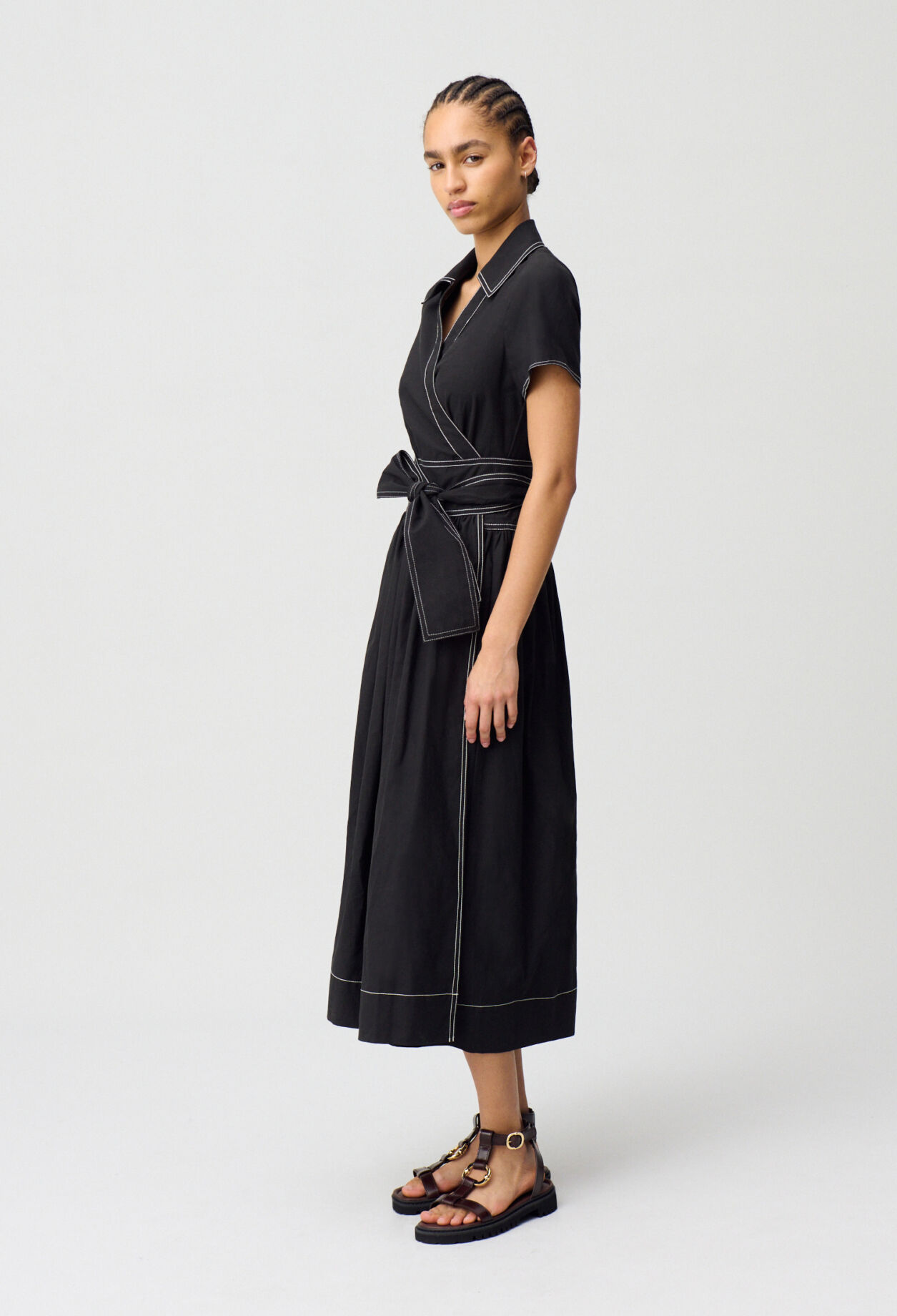 Robe longue ceinturée