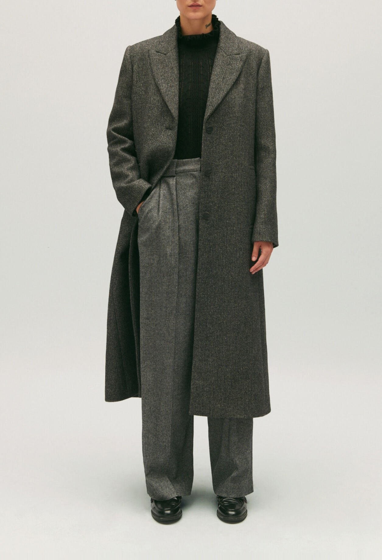 Two-tone mid-length straight coat