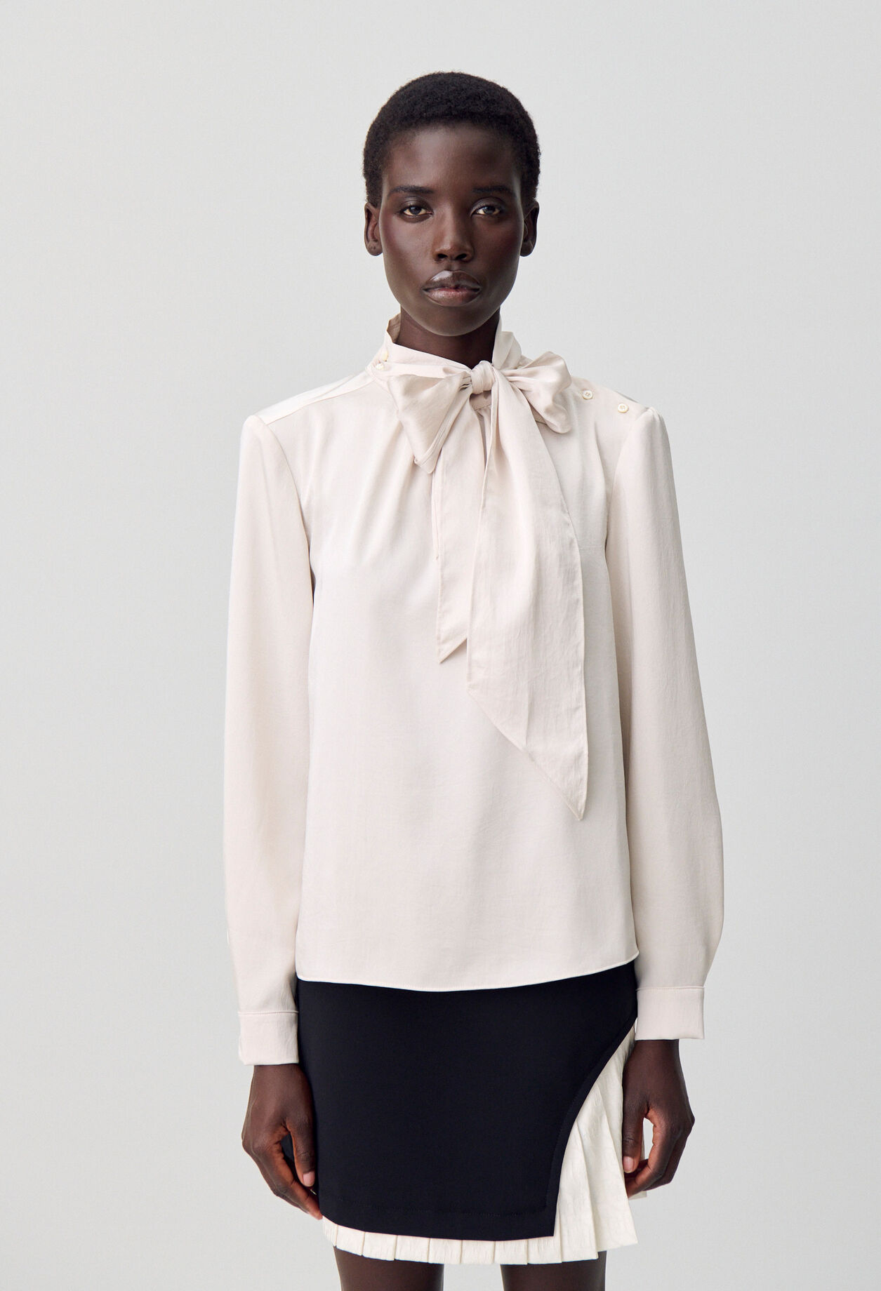 Blouse fluide col lavallière