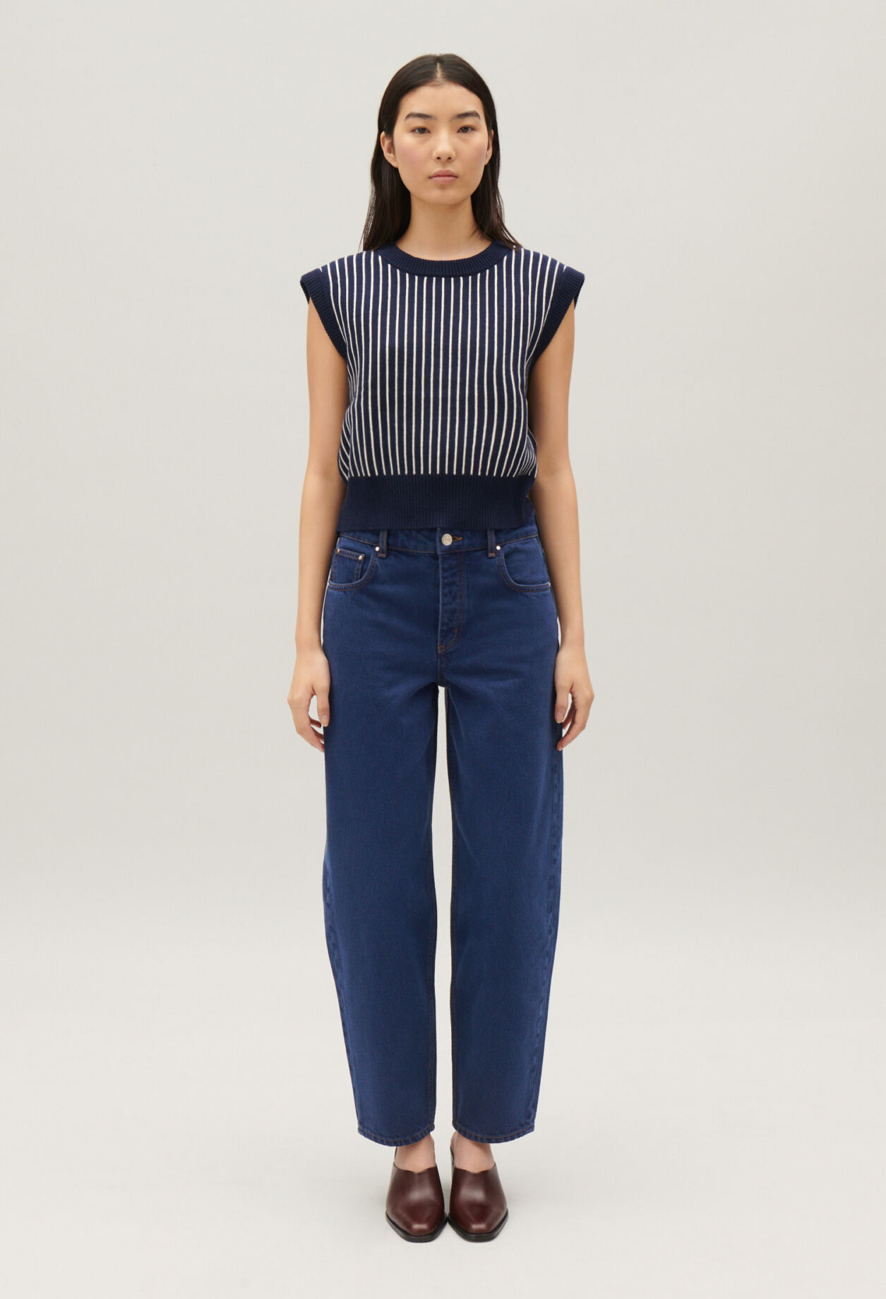 Sleeveless stripy knit jumper