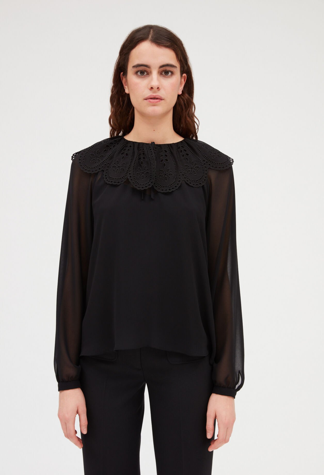 Blouse with large collar