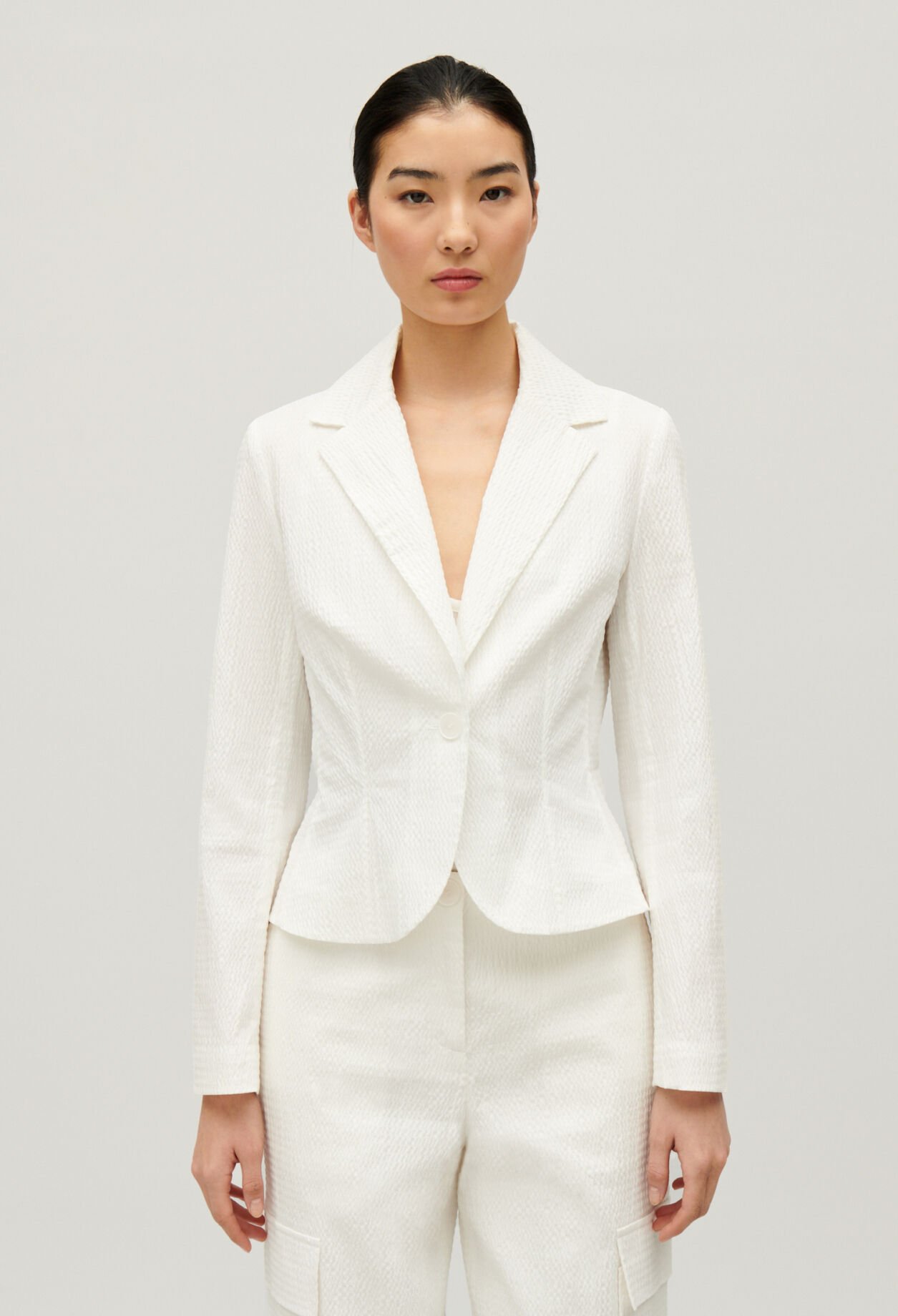 White slim-fit suit jacket