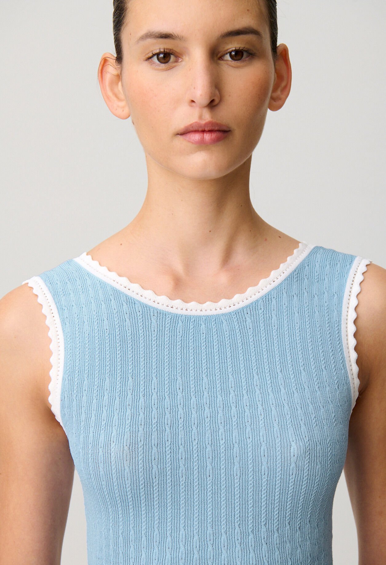 Round neck knit top