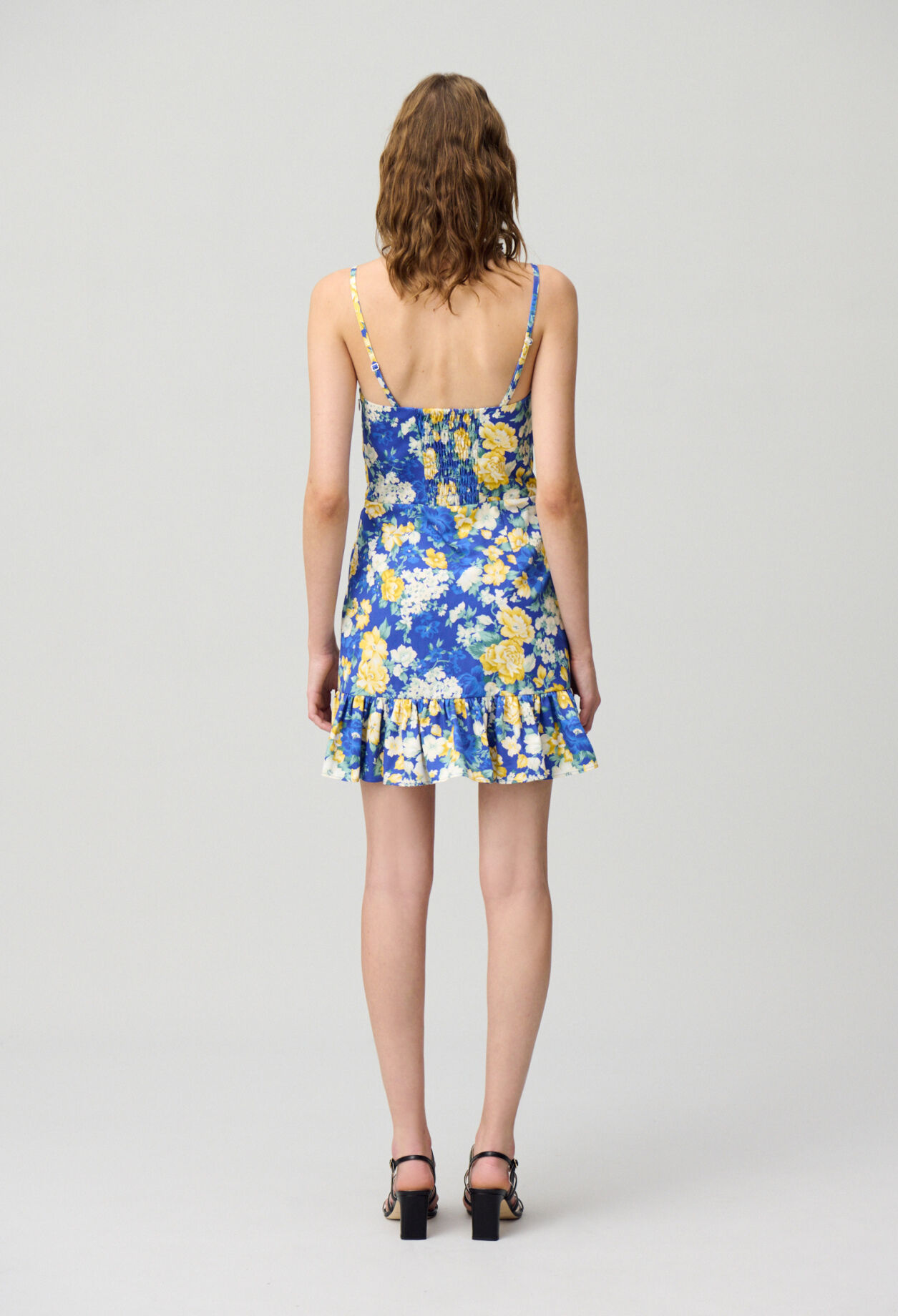 Robe courte volantée