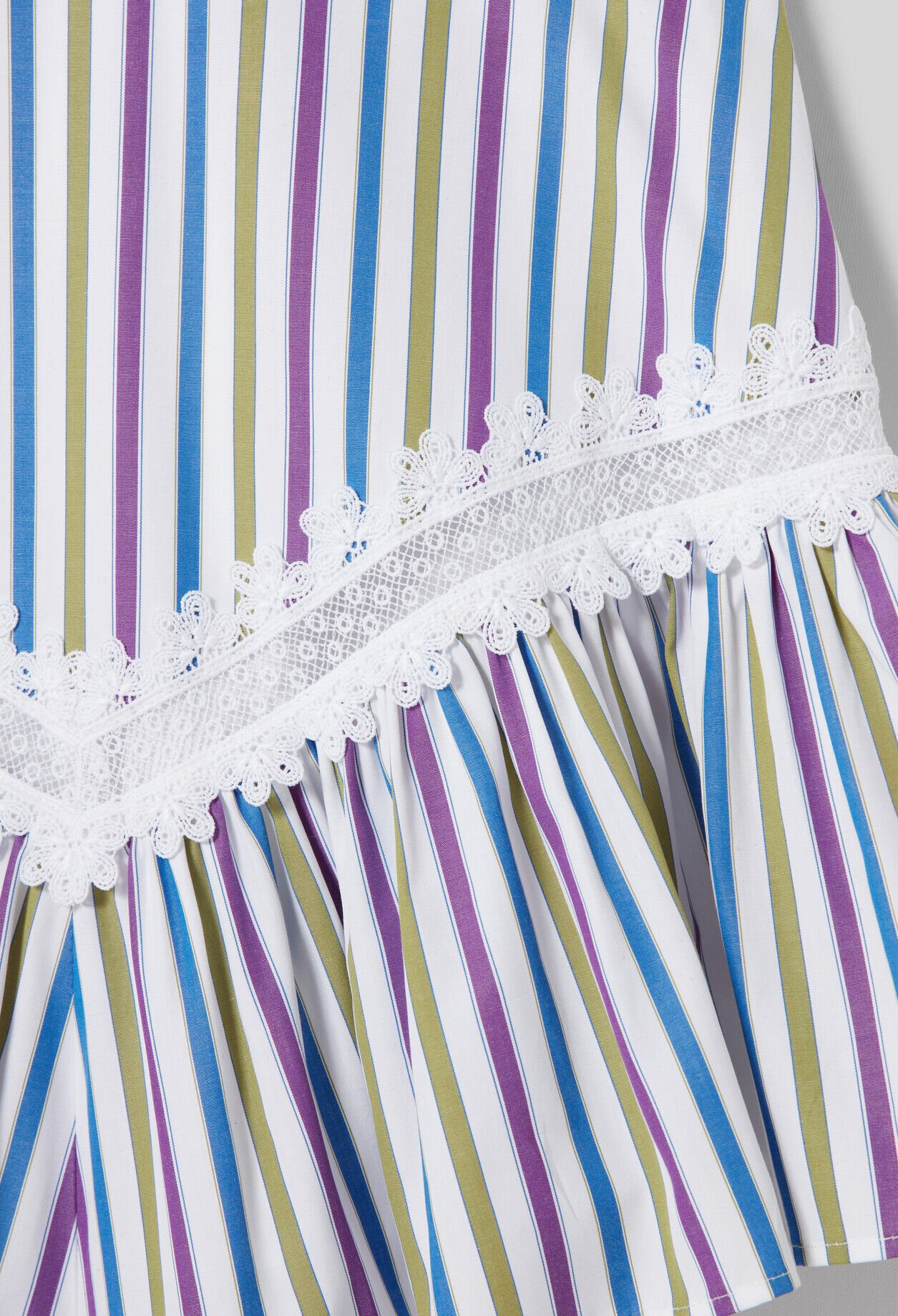 Jupe ray&eacute;e courte