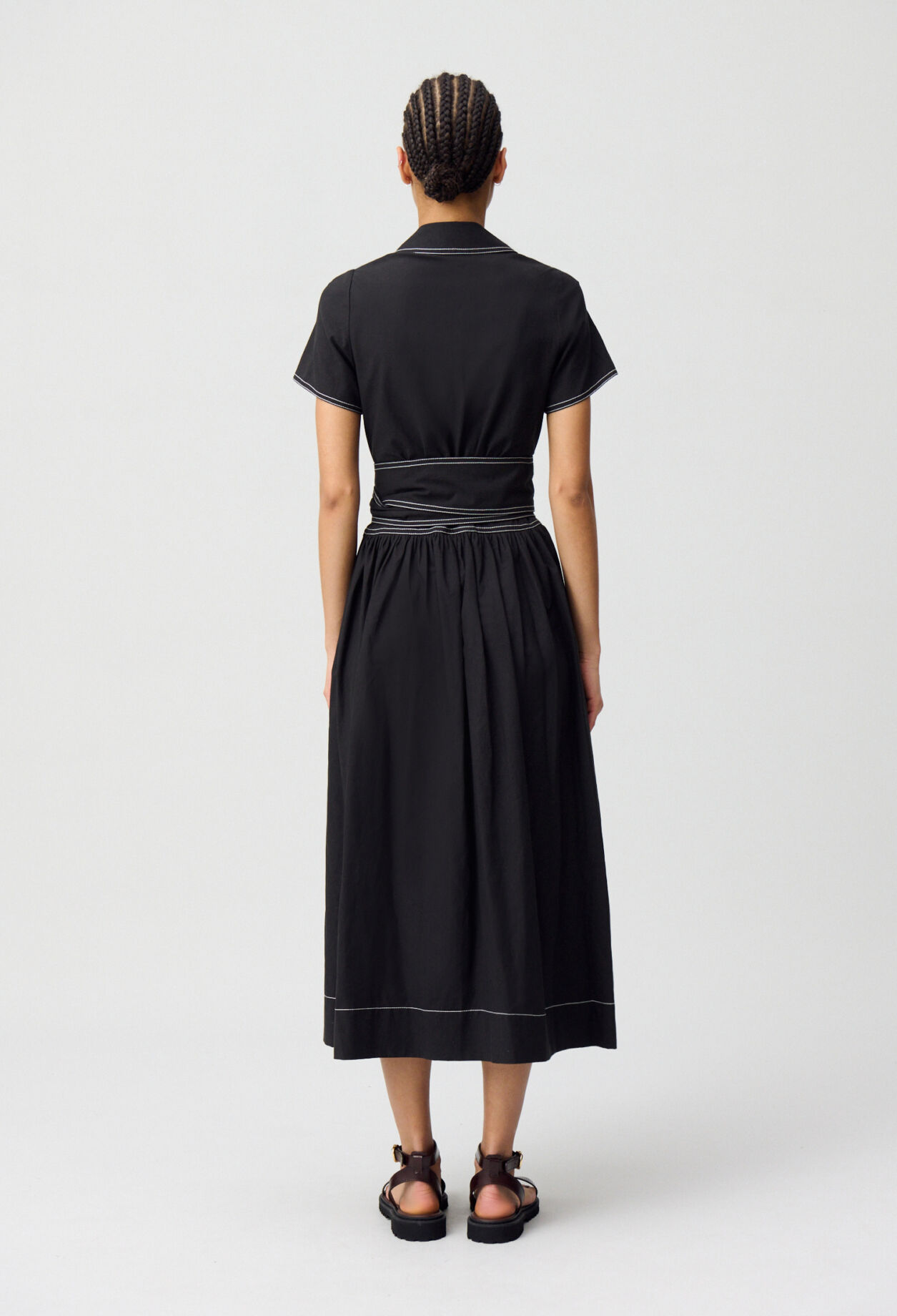 Robe longue ceinturée