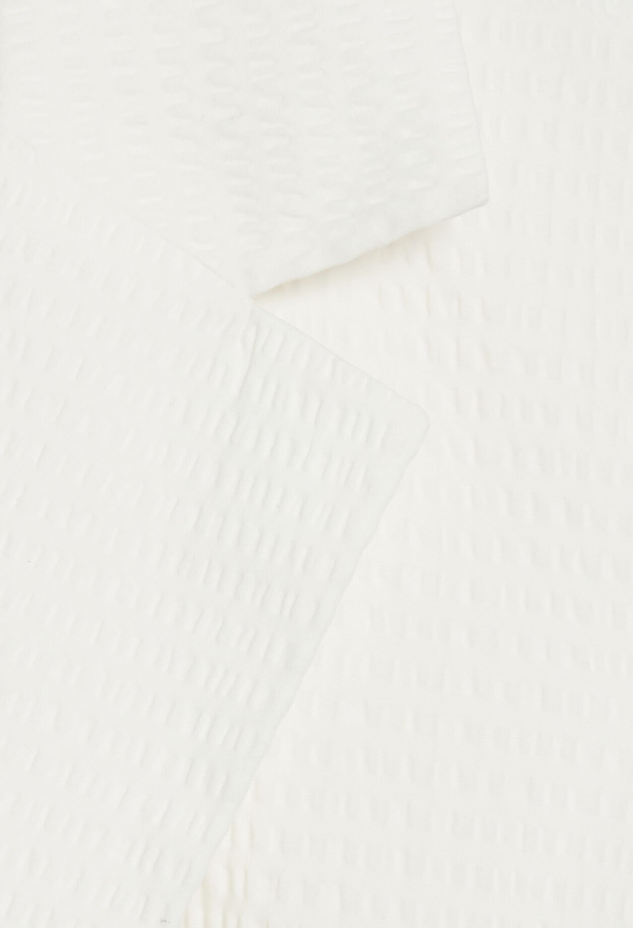 White slim-fit suit jacket