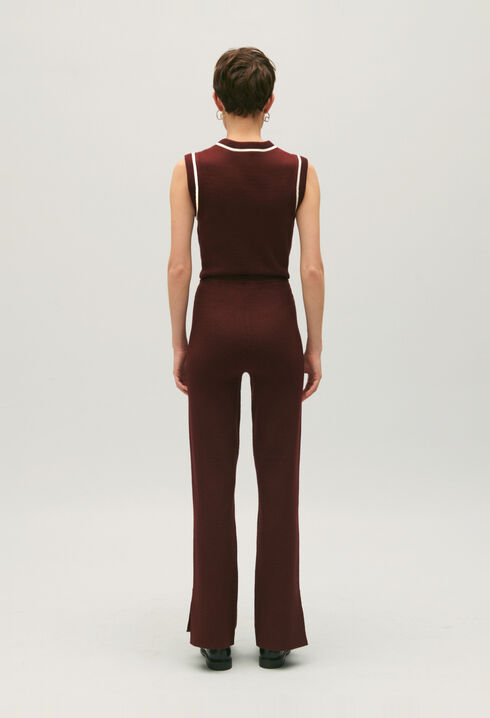Straight cut trousers slits