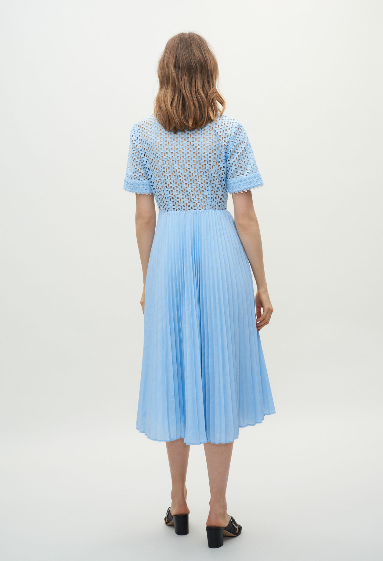 Robe azur plissée