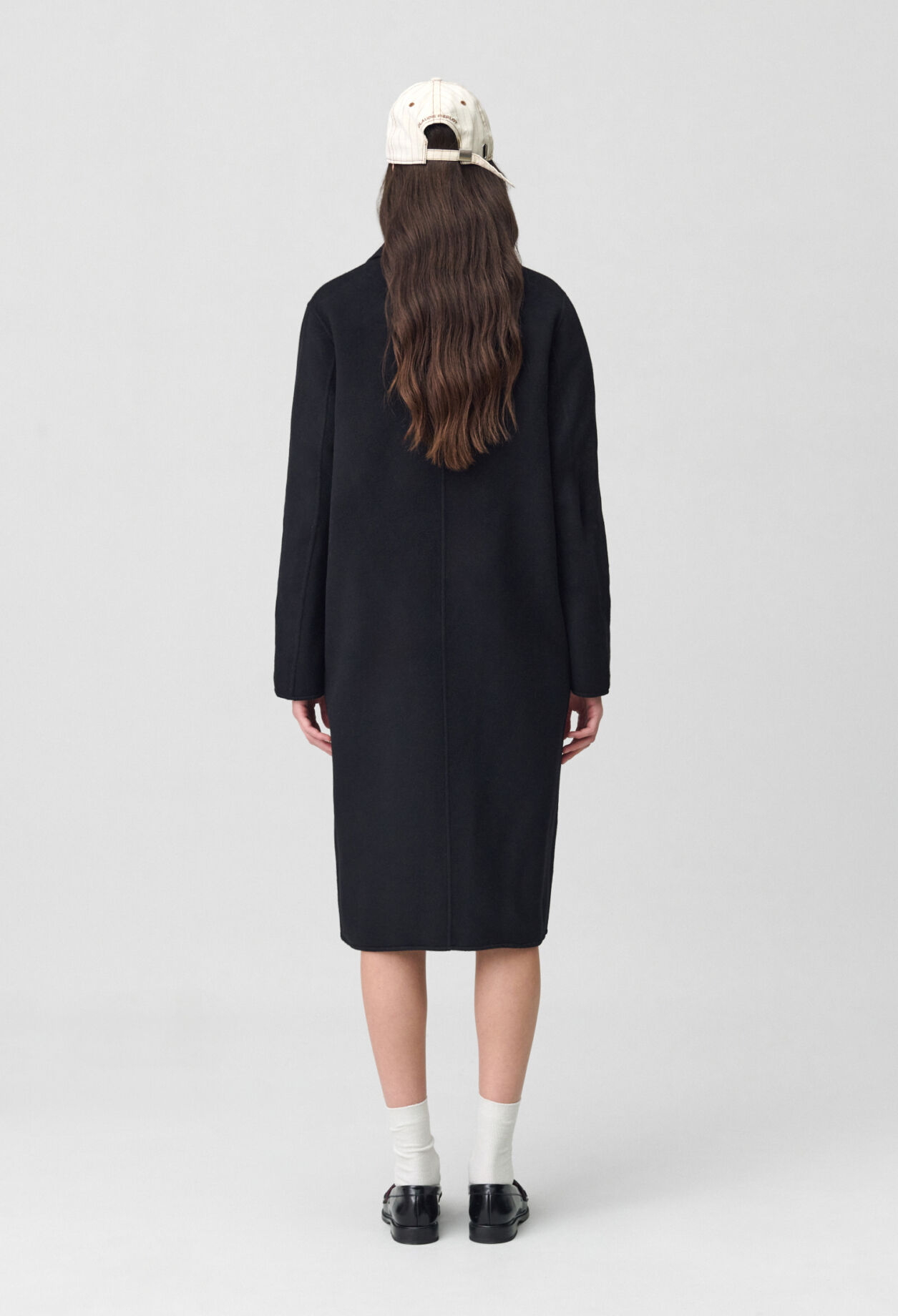 Manteau noir droit mi-long 