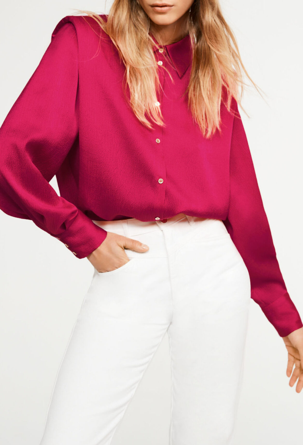 Shirt with shoulder pads