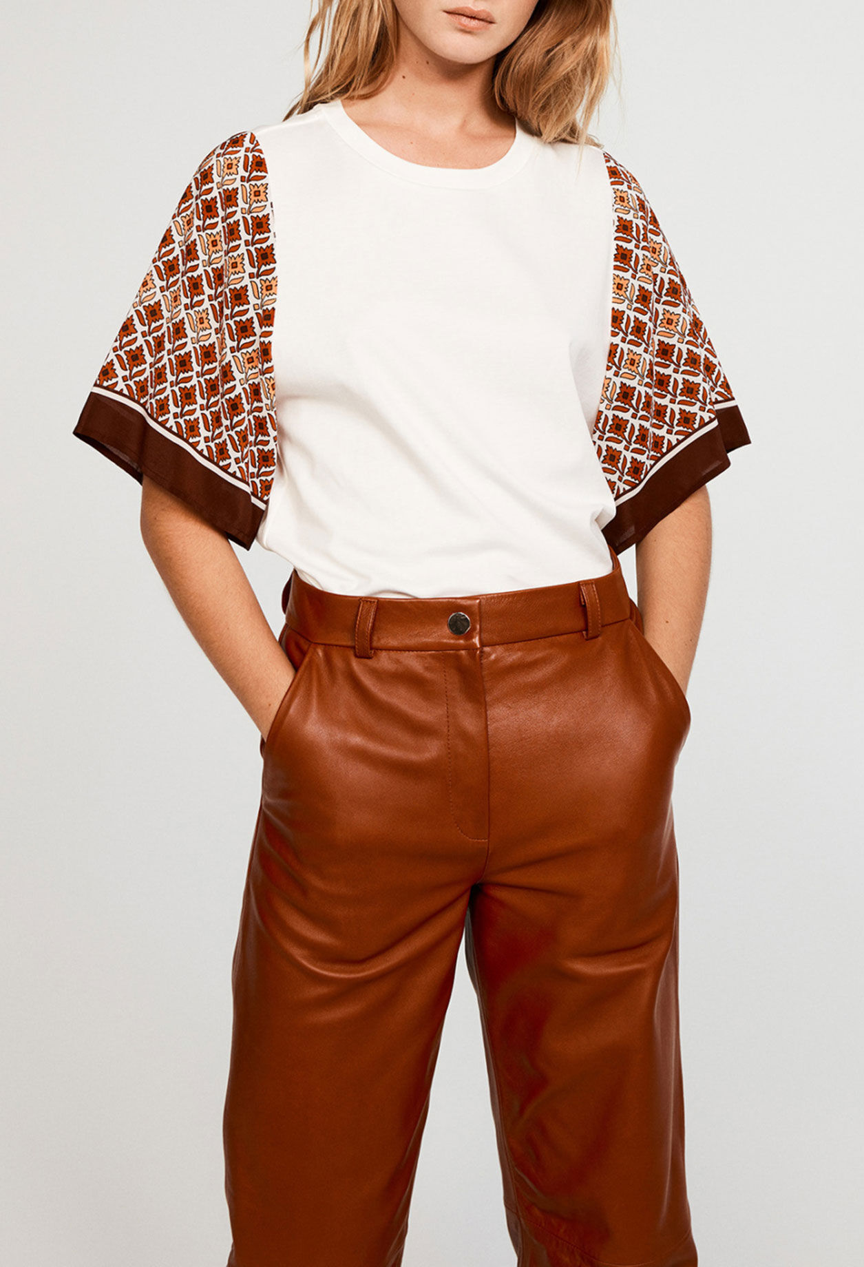 Bi-material T-shirt