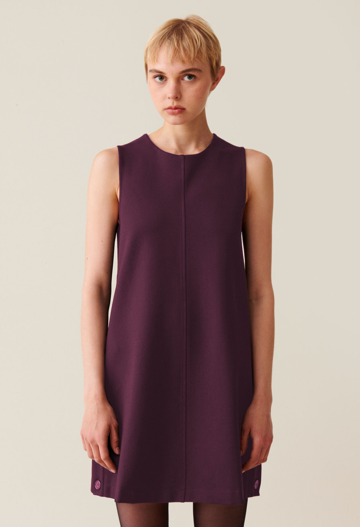 Robe courte sans manches