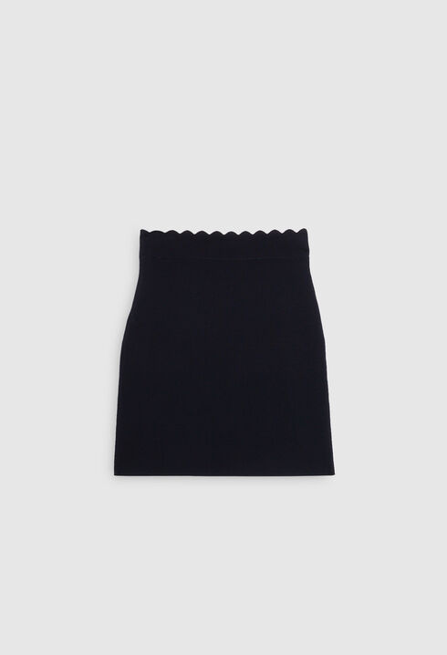 Knitted skirt made of traceable wool