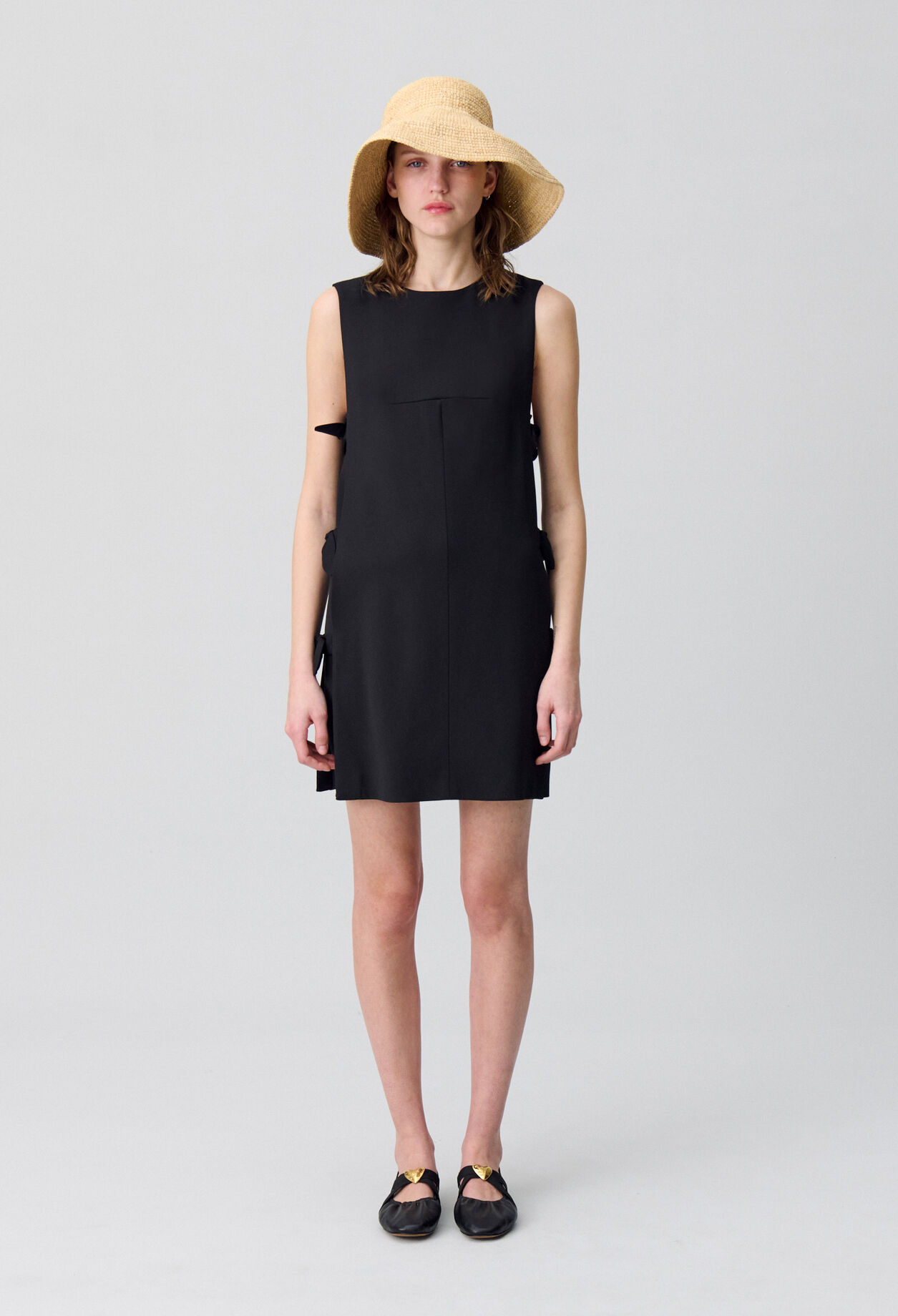 Short dress with bows