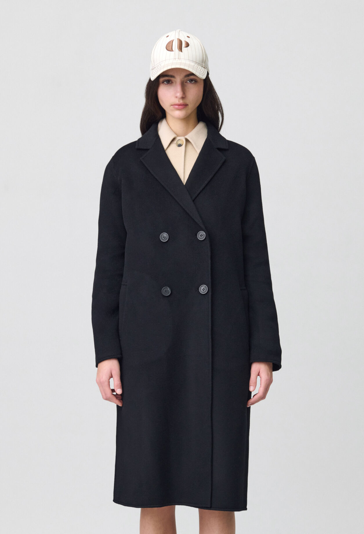 Manteau noir droit mi-long 