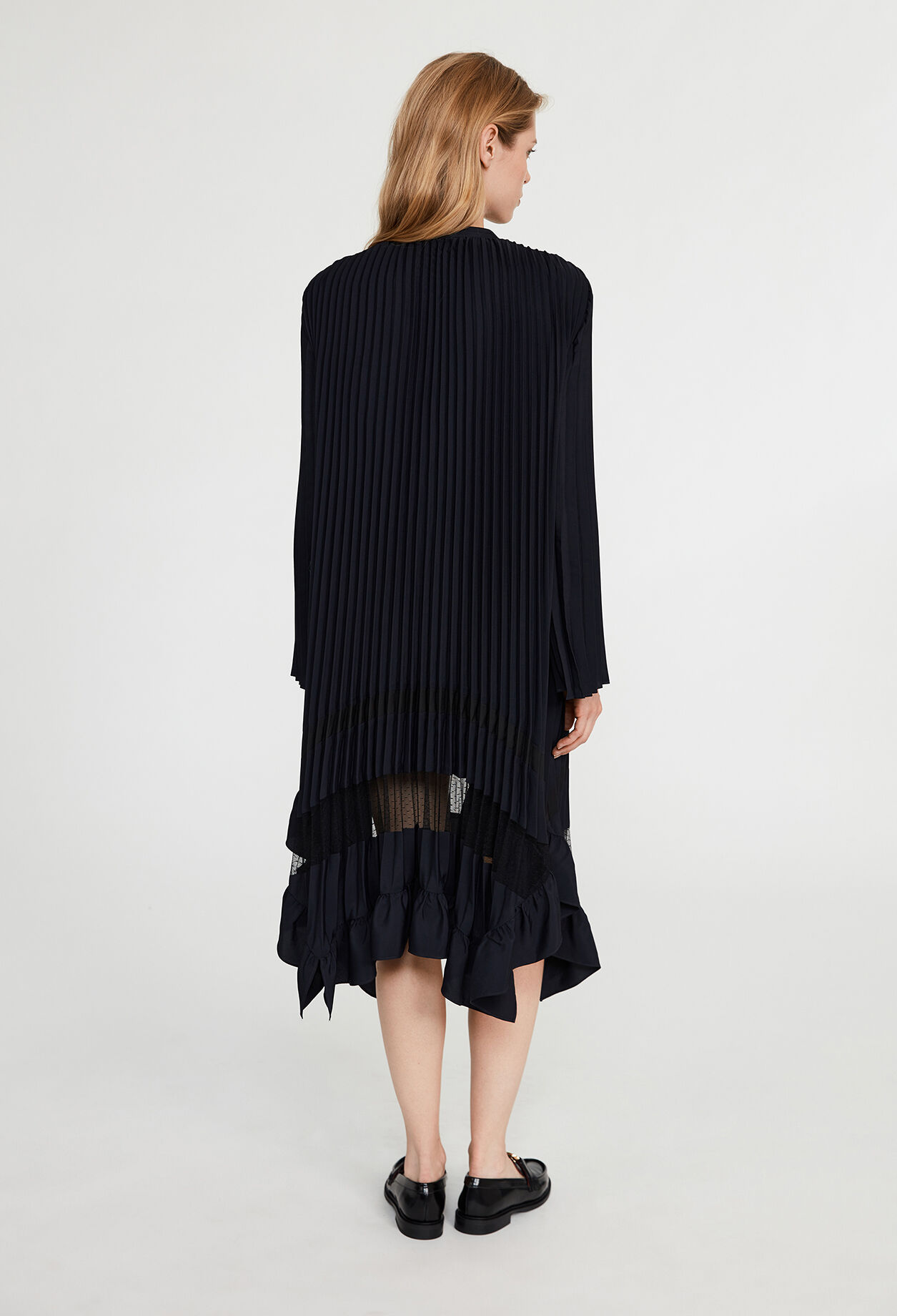 Robe plissée à volant