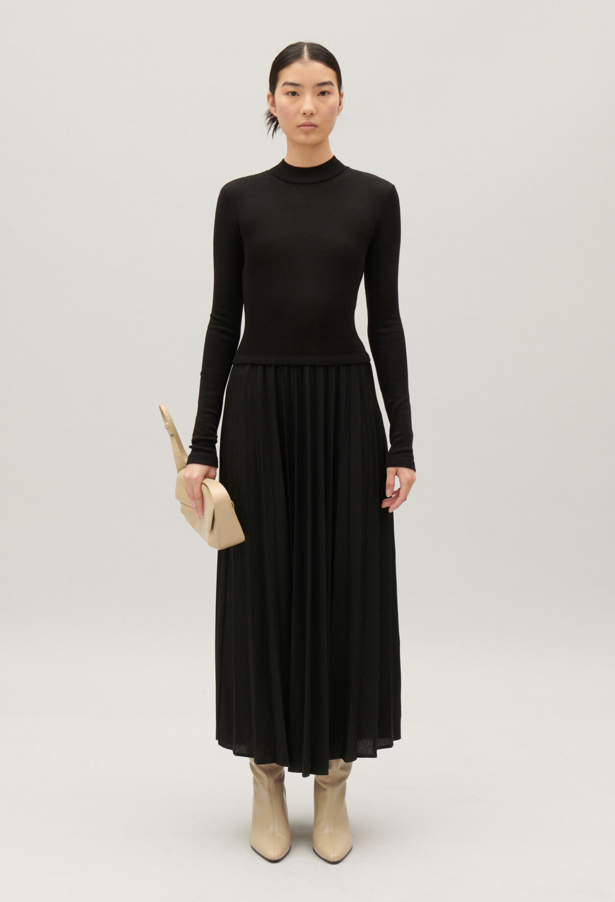 Twist black pleated knitted dress