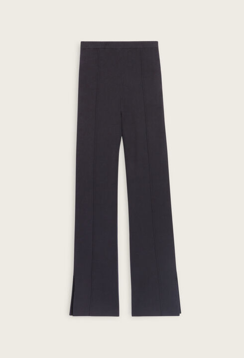 Straight cut trousers slits