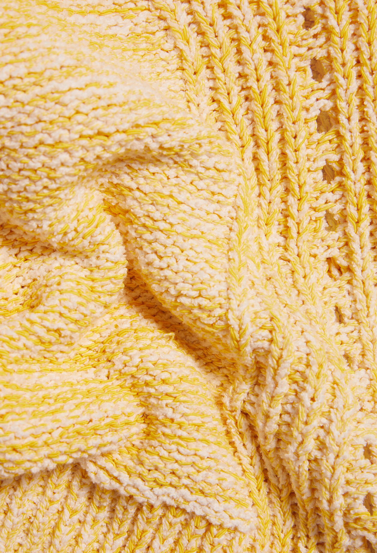 Pull à détails ajourés