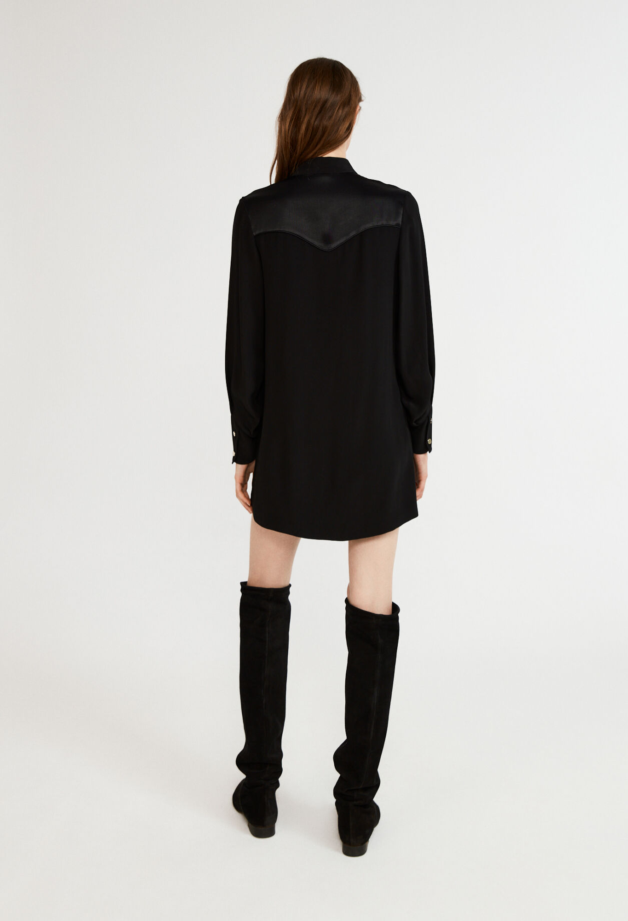 Robe courte à manches longues
