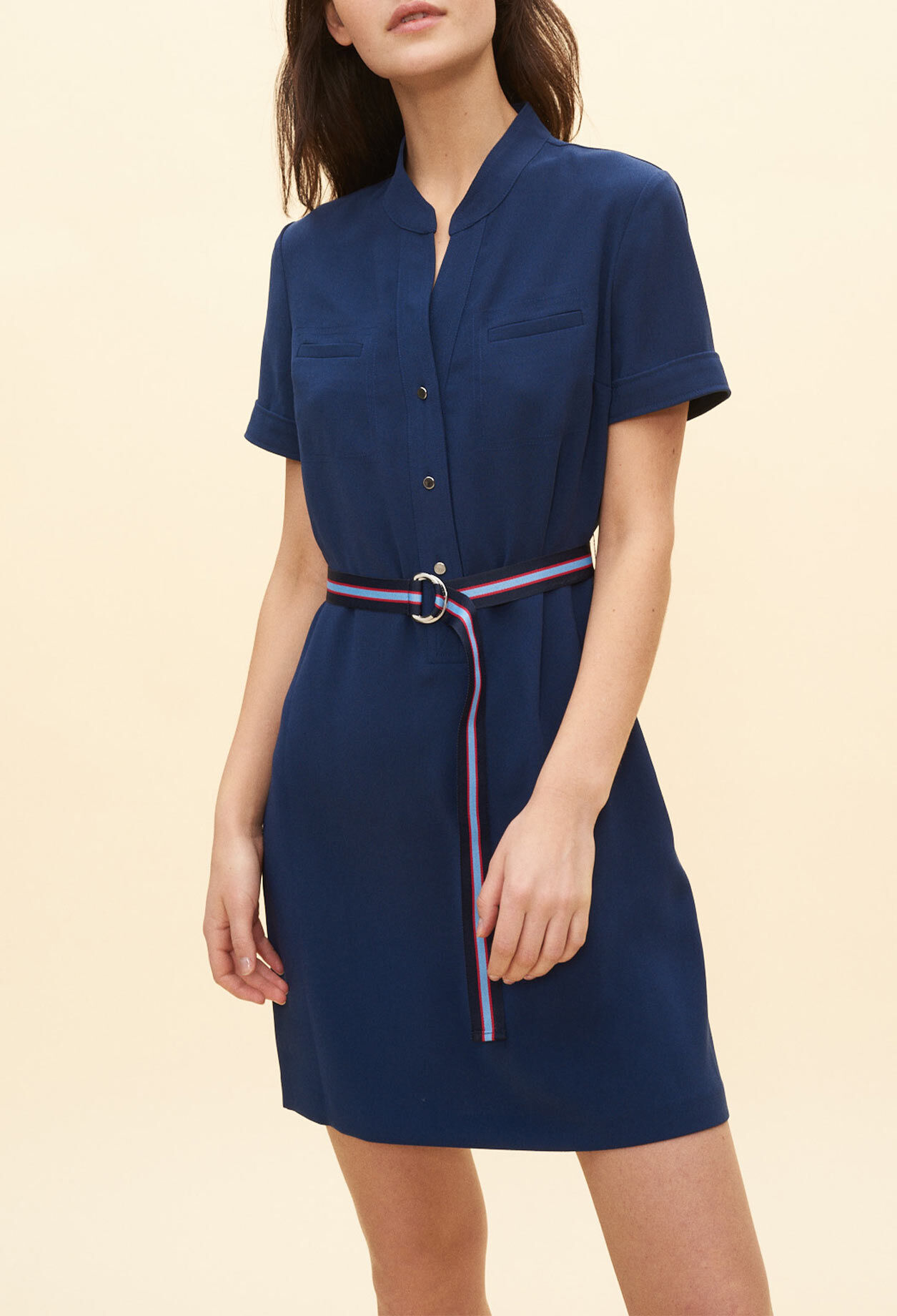 Robe courte ceinturée
