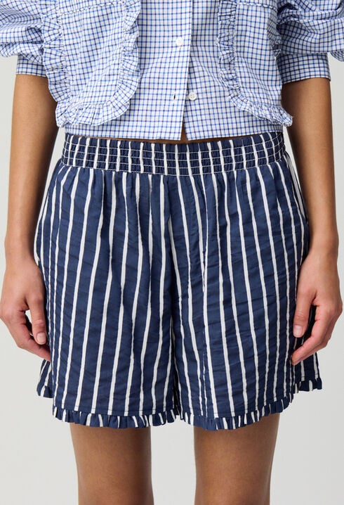 Short rayé large volanté