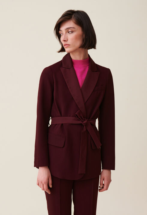 Veste tailleur boutonnée ceinturée