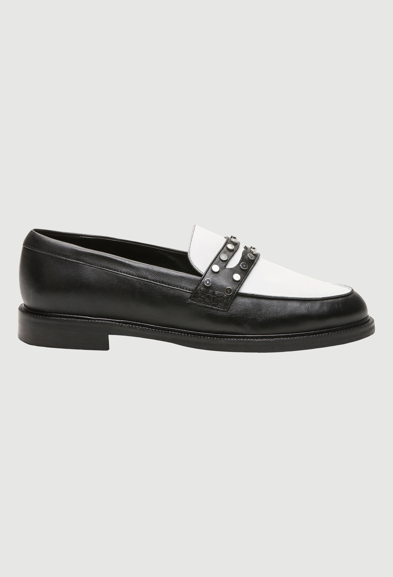 Mocassin clouté