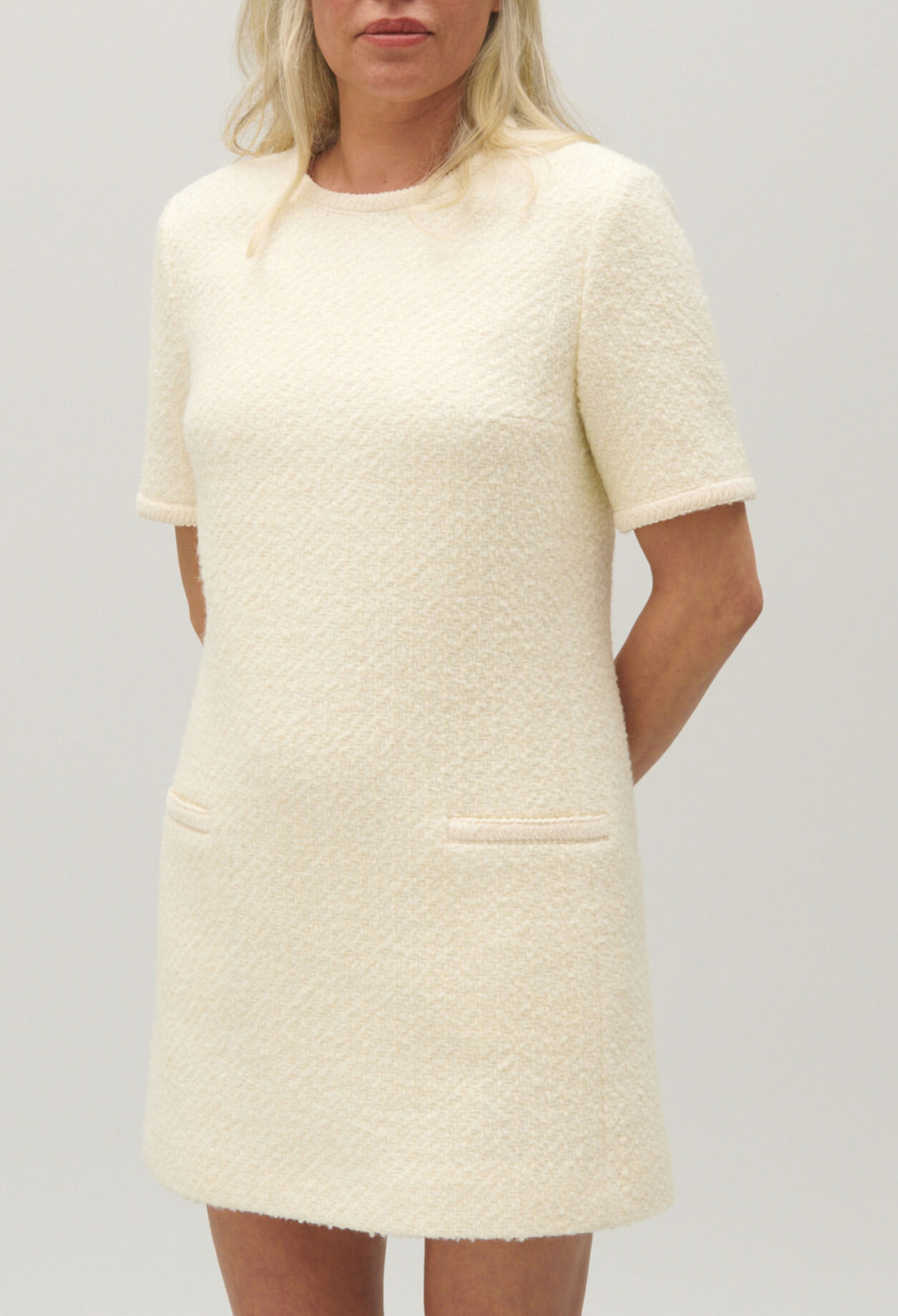 Robe courte en tweed ivoire