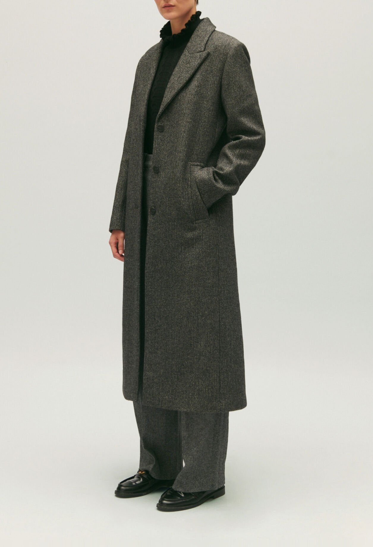 Two-tone mid-length straight coat