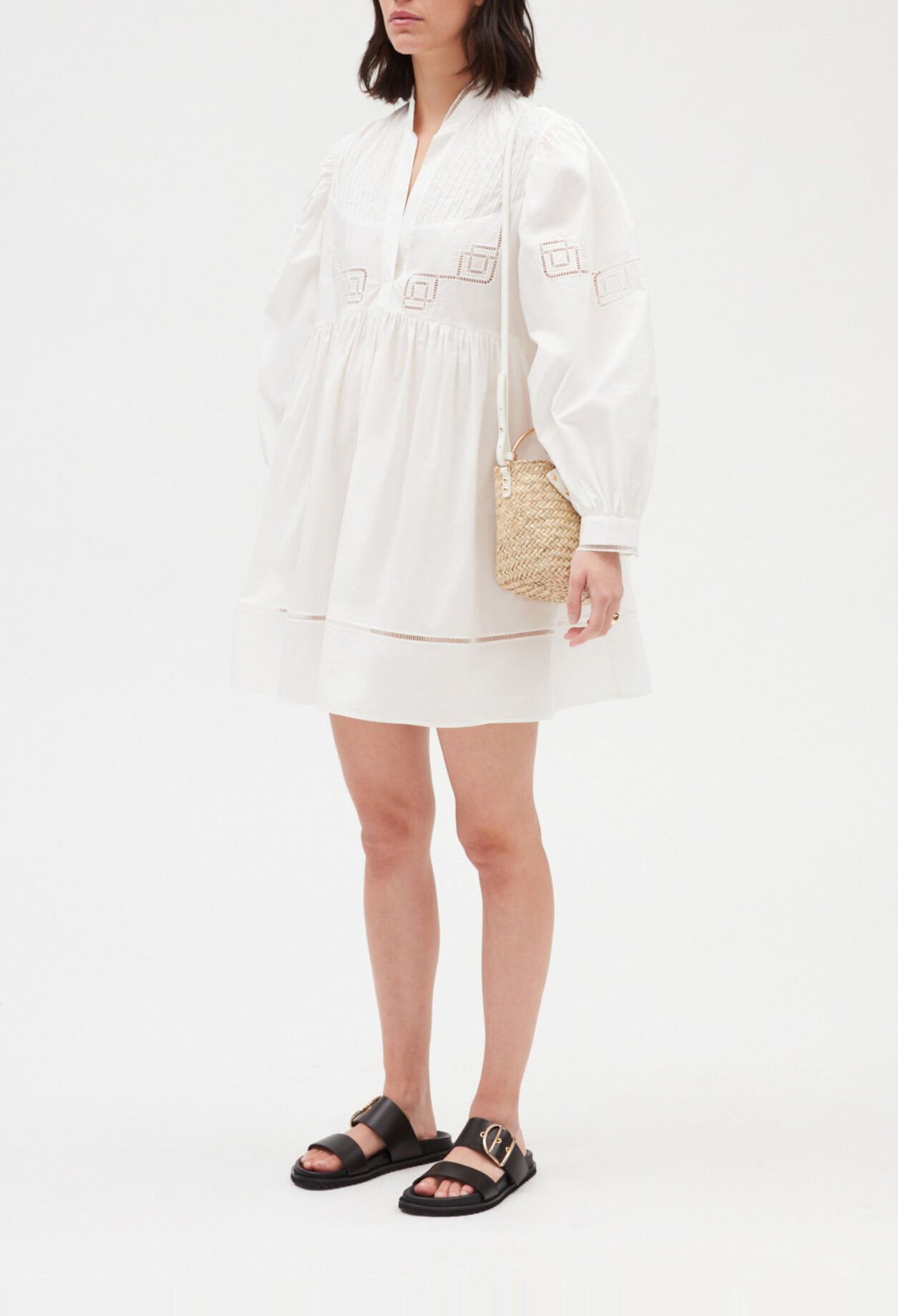 Robe courte coton brodé blanc