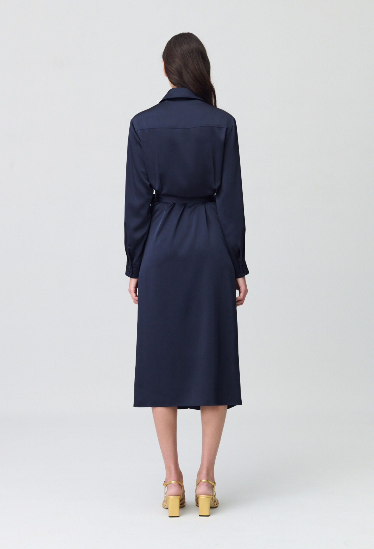 Robe satinée mi-longue portefeuille