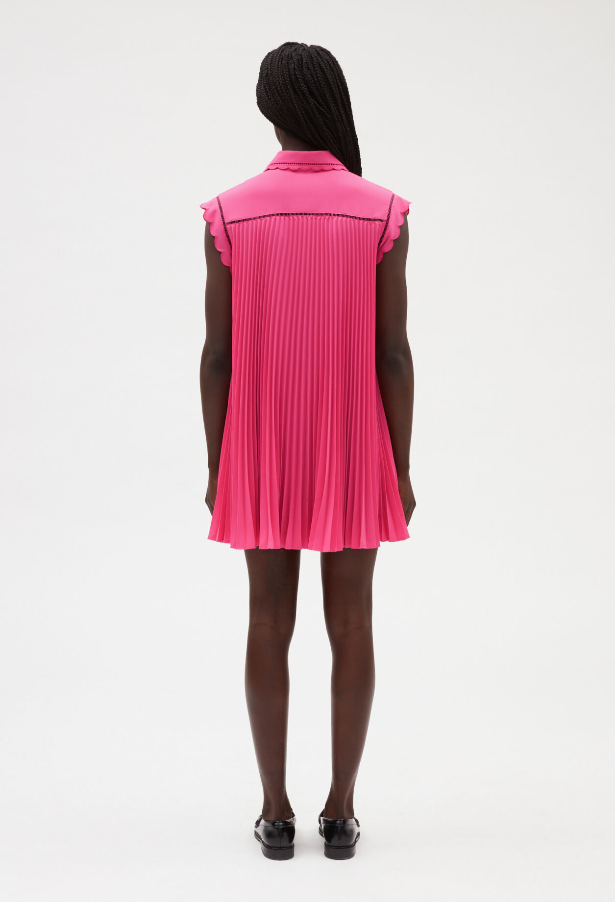 Robe courte plissée