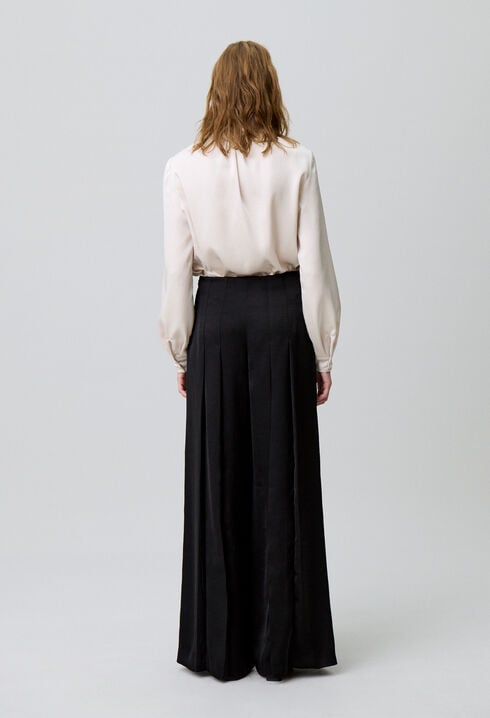 Pleated wide-leg trousers