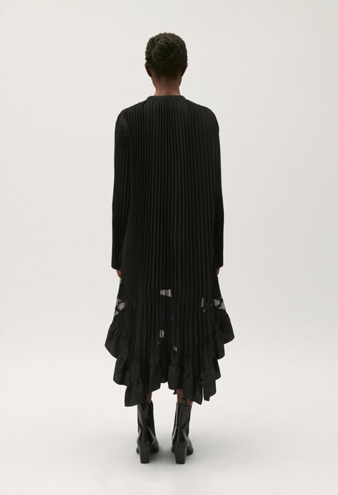 Robe noire longue plissée à volants