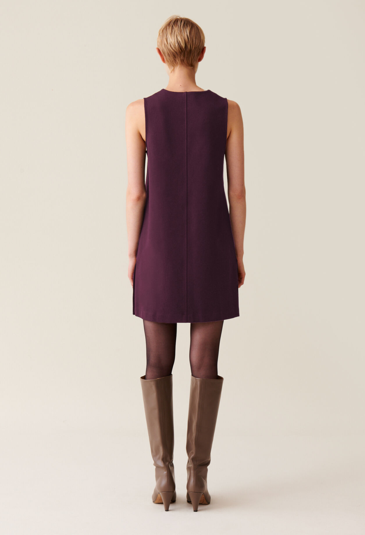 Robe courte sans manches