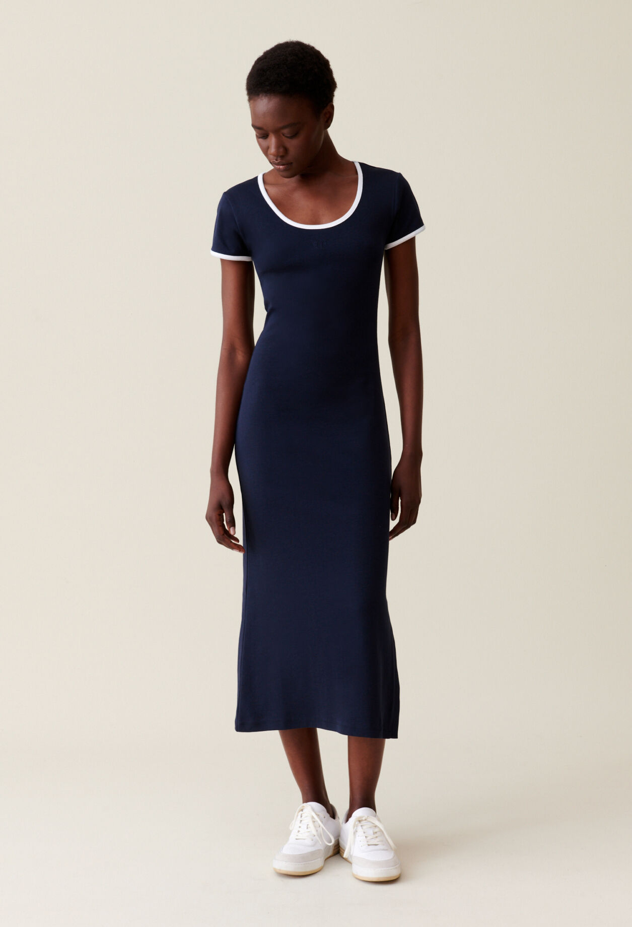 Robe longue près du corps
