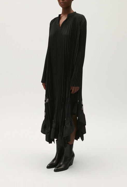 Robe noire longue plissée à volants