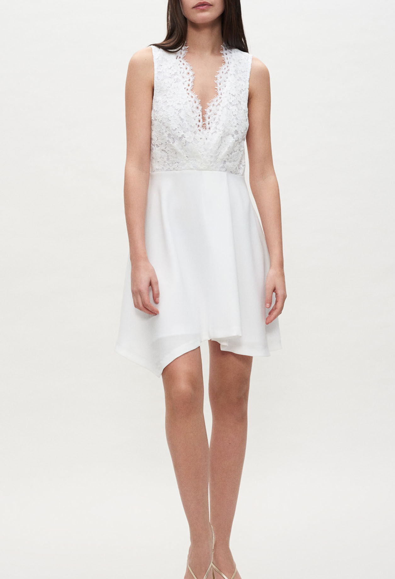 Robe écrue en dentelle et satin