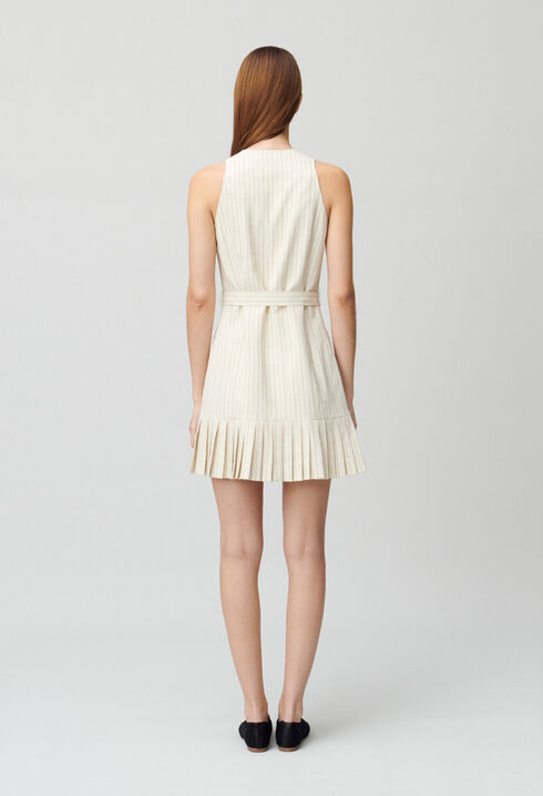 Robe courte cintrée plissée