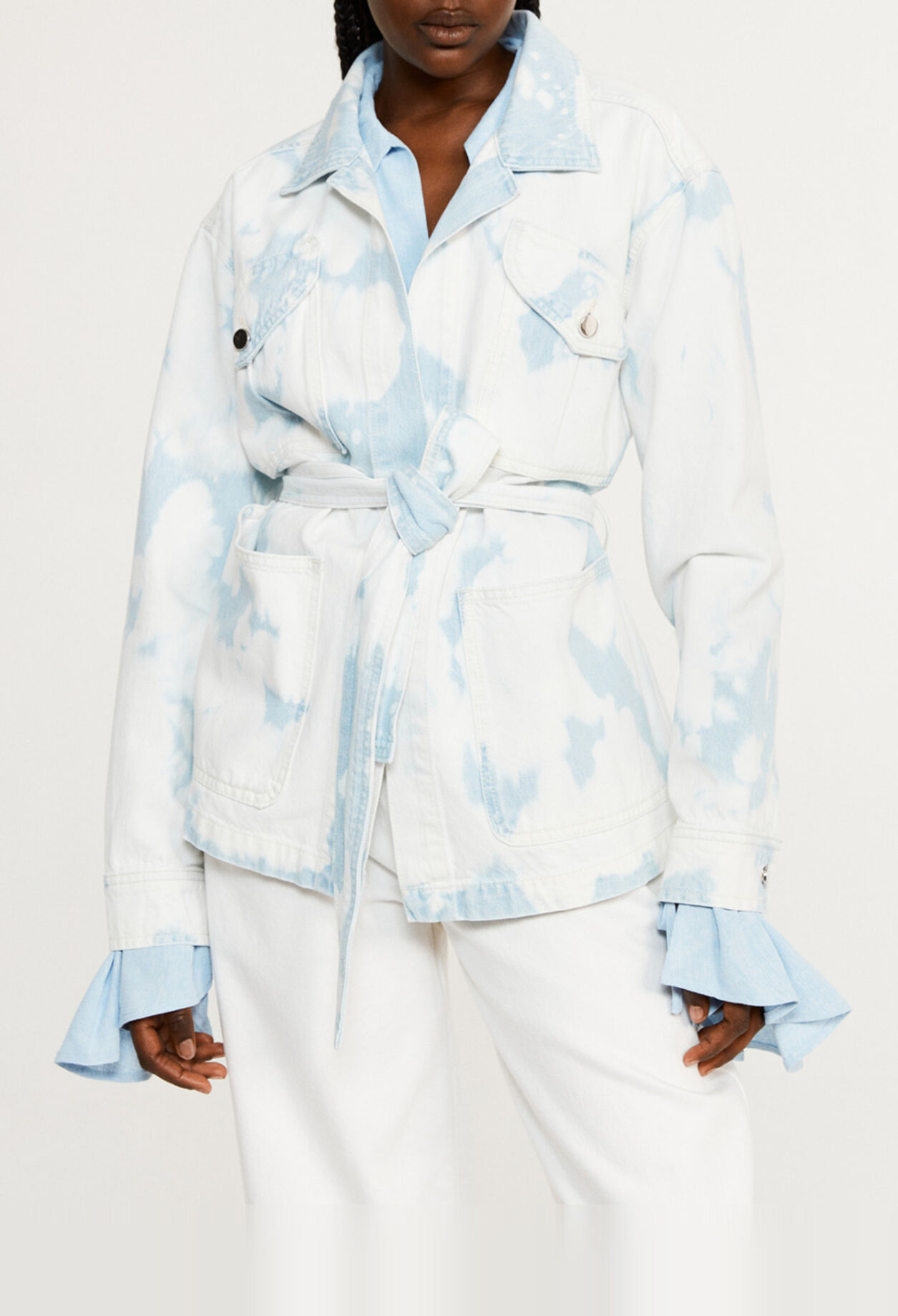 Long-sleeved denim jacket