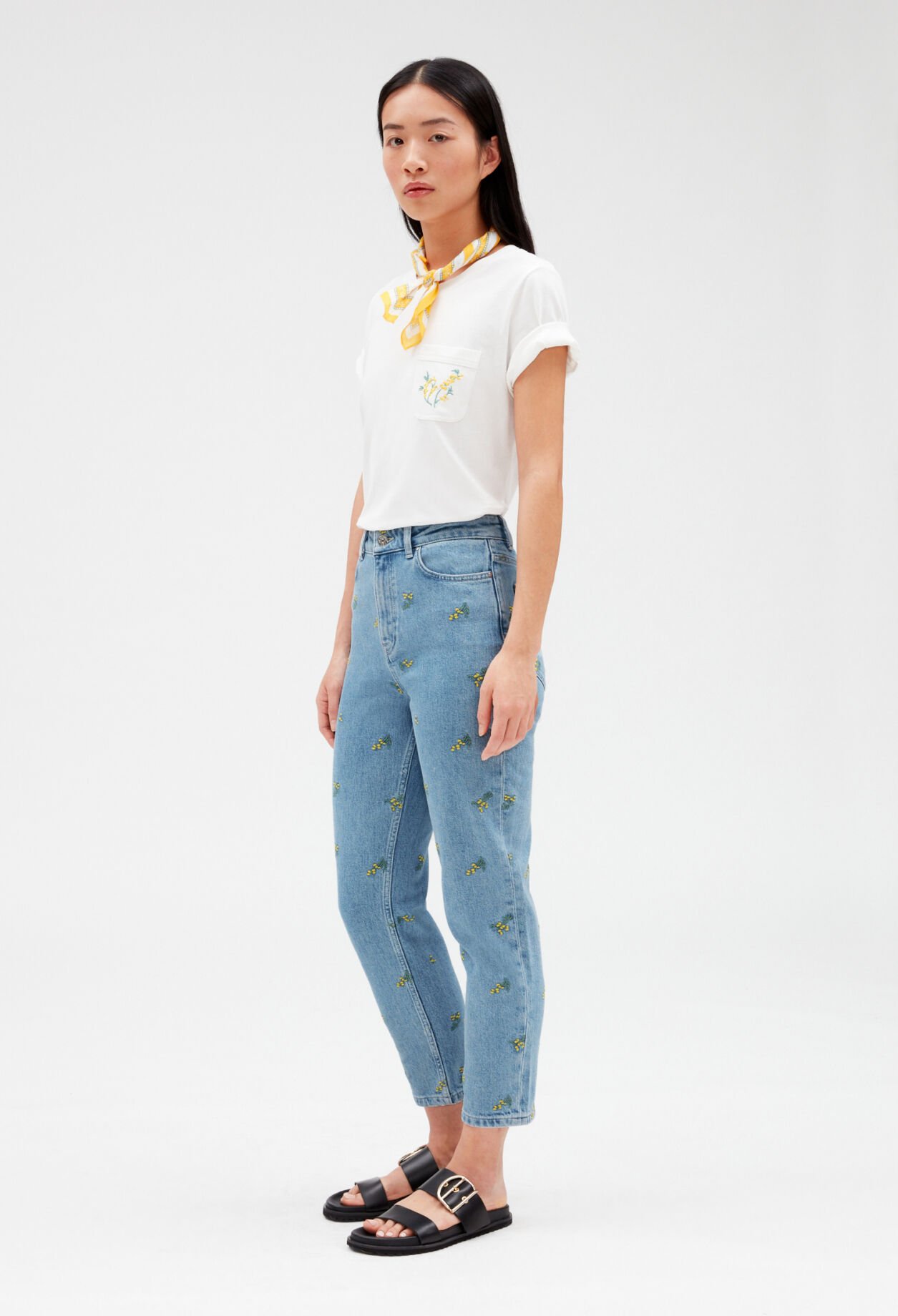 Straight jeans with mimosa pattern